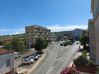 Foto Appartamento a Ancona Collemarino di 85 m² con 6 locali in affitto
