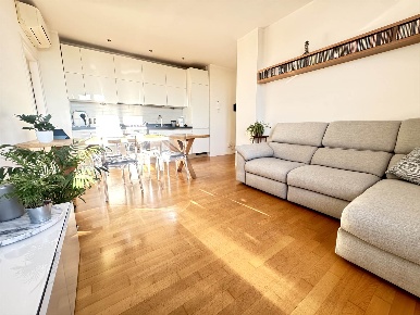 Foto Appartamento in Via Mac Mahon 47, Milano Cenisio di 80 m² con 3 locali