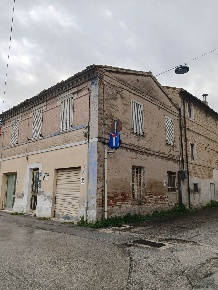 Foto Casa indipendente a Monte San Giusto Centro di 300 m² con 6 locali