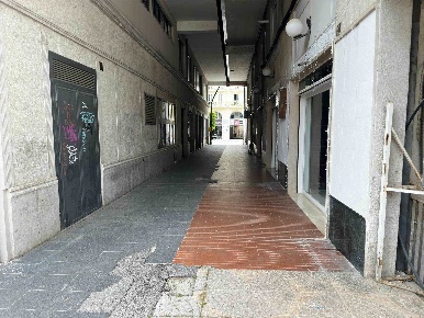 Foto Garage a Avellino Emanuele II, C. Colombo, Morelli e Silvati di 15 m²