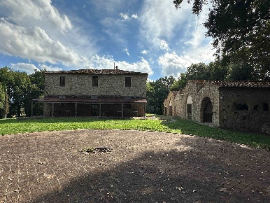 Foto Agriturismo a Montecatini Val di Cecina di 400 m² con 1 locali