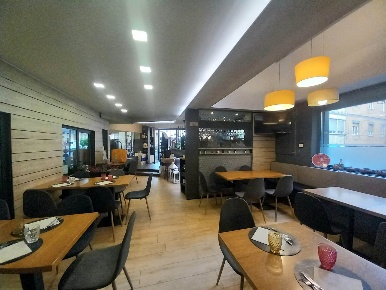 Foto Attività commerciale a Napoli Rione Alto di 150 m² con 2 locali