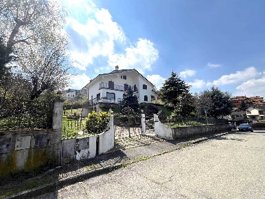 Foto Villa unifamiliare a Pavullo nel Frignano Centro di 350 m² in vendita