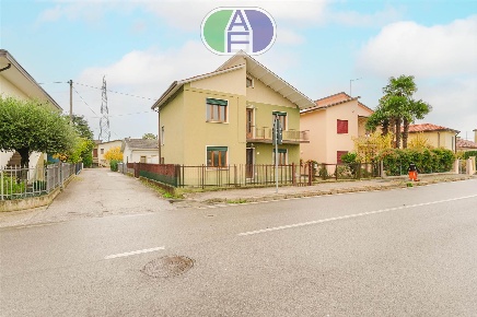Foto Casa indipendente in Via Stazione 10, Mirano Ballò di 95 m² in vendita