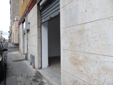 Foto Negozio in Via Macaluso 4, Catania Picanello di 42 m² con 1 locali