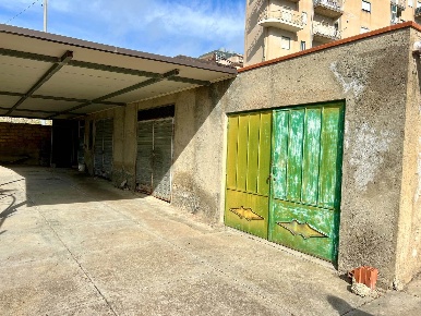 Foto Garage in VIA STAZIONE, San Cataldo di 133 m² con 4 locali in vendita