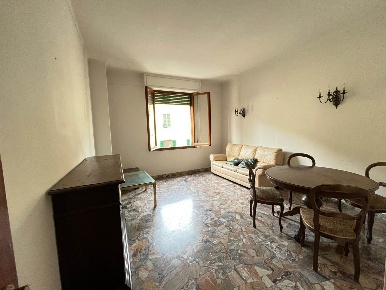 Foto Appartamento in Via Romagnosi, Firenze di 131 m² con 6 locali