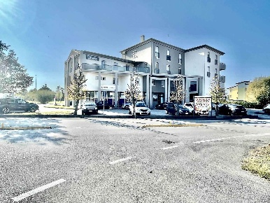 Foto Negozio in VIA CAMPEIO 1, Portogruaro Centro di 406 m² con 3 locali