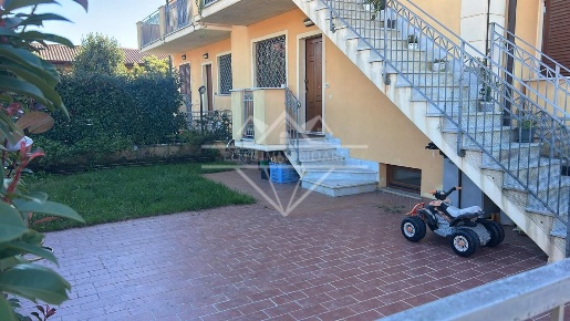 Foto Appartamento a Massa Bondano - Partaccia di 119 m² con 6 locali