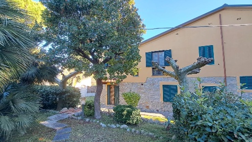 Foto Casa indipendente a Rosignano Marittimo di 100 m² con 4 locali