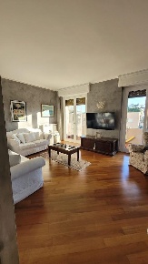 Foto Appartamento a Carrara Marina di Carrara di 123 m² con 7 locali