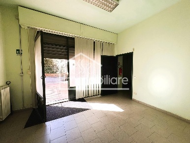 Foto Locale commerciale a Empoli Serravalle - Tinaia di 130 m² con 2 locali