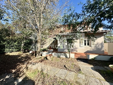 Foto Villa unifamiliare a Lucca Monte San Quirico - Tre Cancelli di 195 m²