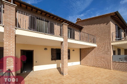 Foto Villa a schiera in Via San Raffaele 6, Todi Centro di 160 m²