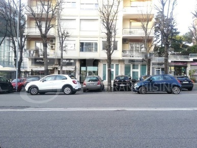 Foto Negozio in Viale Europa 303, Roma Eur di 30 m² con 1 locali in affitto
