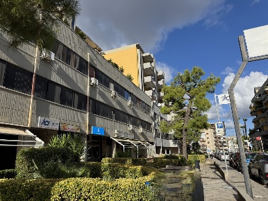 Foto Ufficio in Via X Marzo 108/G2, Modugno di 90 m² con 4 locali