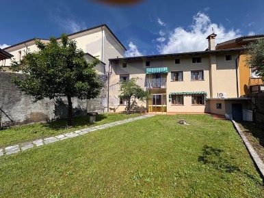 Foto Casa indipendente a Budoia Centro di 179 m² con 6 locali in vendita