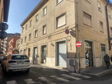 Foto Negozio in Del Serra, Terni Centro di 220 m² con 5 locali in vendita