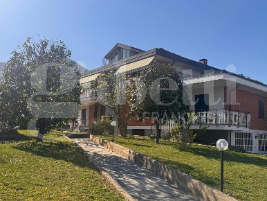 Foto Appartamento in Merlino, Sangano di 160 m² con 6 locali in vendita