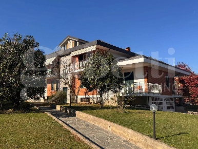 Foto Appartamento in Merlino, Sangano di 160 m² con 6 locali in vendita