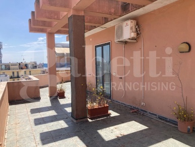 Foto Attico in Largo Palumbo 4, Brindisi Centro Storico di 80 m² in affitto