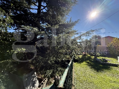 Foto Villa bifamiliare in Via Como 1, Erba Centro di 340 m² con 6 locali