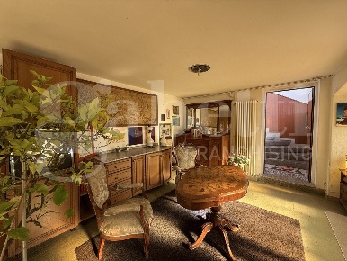Foto Villa bifamiliare in Via Como 1, Erba Centro di 340 m² con 6 locali