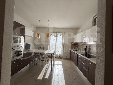 Foto Villa bifamiliare in Via Como 1, Erba Centro di 340 m² con 6 locali