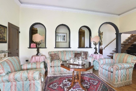 Foto Villa unifamiliare a Forte dei Marmi di 140 m² con 7 locali in affitto