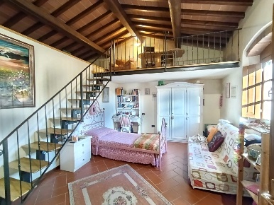 Foto Rustico in via castellina, Serravalle Pistoiese di 200 m² con 8 locali