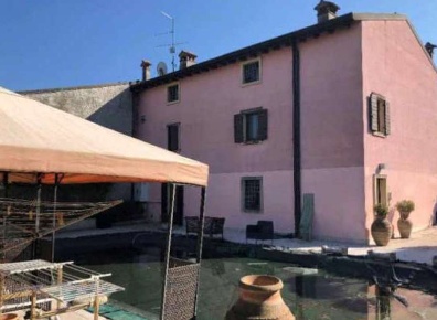 Foto Villa unifamiliare in Via Canova, Zevio di 273 m² con 8 locali