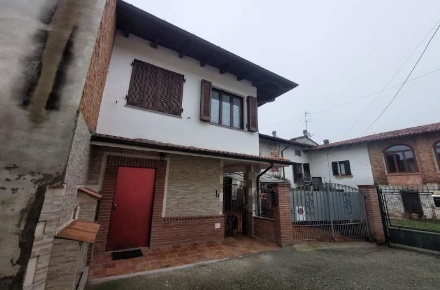 Foto Casa indipendente in Via Tripoli, Felizzano di 199 m² con 7 locali