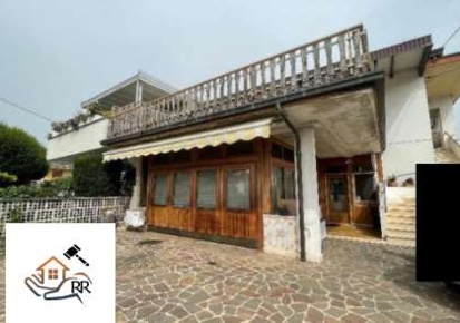 Foto Appartamento in Via Ponte 8/1, Malo Centro di 113 m² con 5 locali