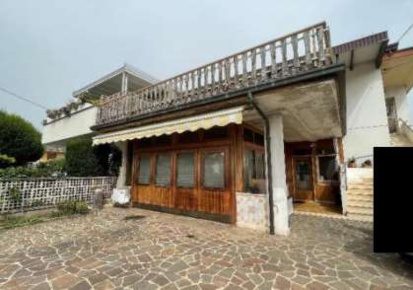 Foto Appartamento in Via Ponte 8/1, Malo Centro di 113 m² con 5 locali