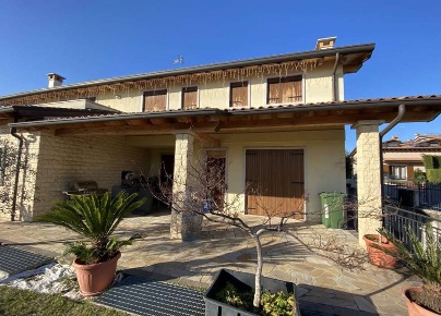 Foto Villa bifamiliare in Via Castelfidardo, Bussolengo di 203 m² all'asta
