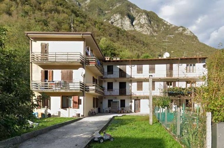 Foto Appartamento in Via Roma, Bordano Centro di 144 m² con 6 locali