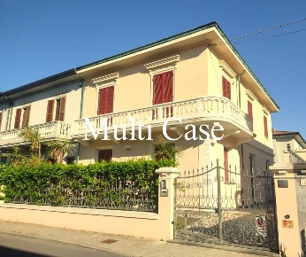 Foto Villa unifamiliare in MARE, Viareggio Marco Polo - Don Bosco di 350 m²