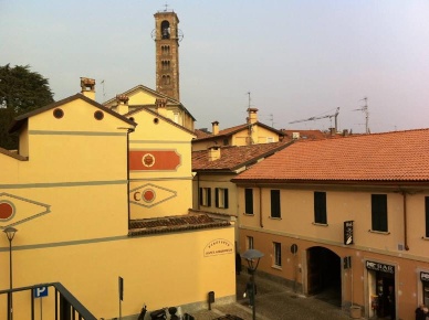 Foto Appartamento in Via S. Ambrogio, Carate Brianza Centro di 70 m²