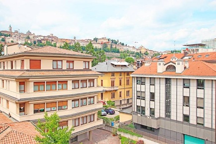 Foto Appartamento in via san benedetto, Bergamo Centro di 135 m² in vendita