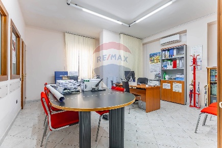 Foto Ufficio in Via Quintino Sella, Bari Murat di 171 m² con 5 locali