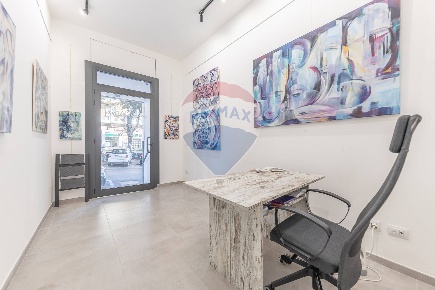 Foto Negozio in Via Chiana, Roma Trieste - Coppedè di 24 m² con 2 locali