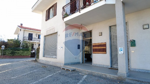 Foto Negozio in via Torino, Scalenghe Centro di 80 m² con 3 locali