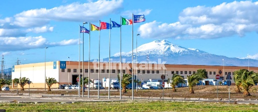 Foto Locale commerciale in Via Passo del Fico, Catania di 660 m² in affitto