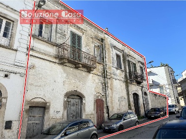 Foto Casa indipendente in via Mazzini, Canosa di Puglia Centro di 310 m²