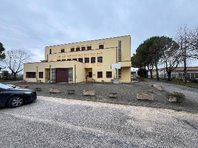 Foto Capannone industriale in VIA dell'industria, Spello di 800 m²
