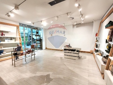 Foto Negozio in VIA SAN GREGORIO, Busto Arsizio Piazza Santa Maria