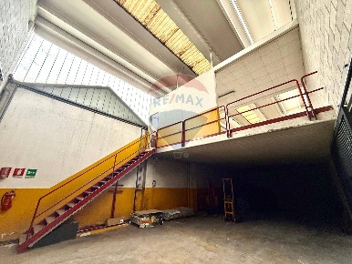 Foto Capannone industriale in via Piave, Canegrate di 150 m² in vendita