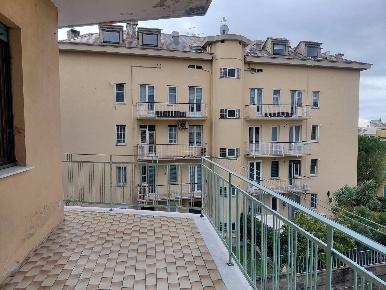 Foto Appartamento in Via Montallegro, Genova Albaro di 89 m² con 4 locali