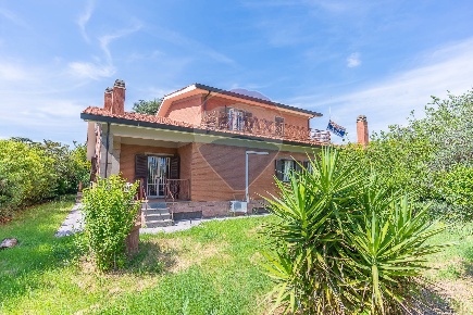 Foto Villa singola in Via del Divino Amore, Marino Frattocchie di 550 m²