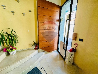 Foto Locale commerciale in via san martino, Vittoria Centro di 70 m²